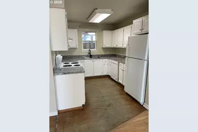 303 Taylor St, Sutherlin, OR 97479 - Photo 8