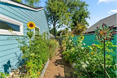 849 L St, Springfield, OR 97477 - Photo 22