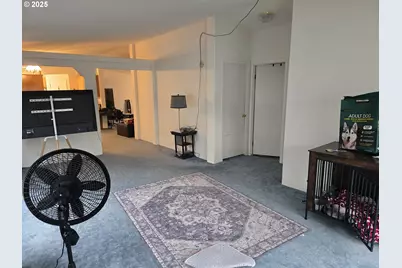 217 NE Peggy Ave, Roseburg, OR 97470 - Photo 6