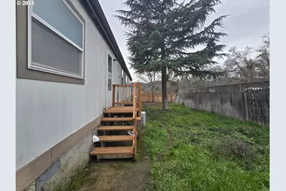 217 NE Peggy Ave, Roseburg, OR 97470 - Photo 24