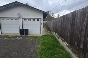 217 NE Peggy Ave, Roseburg, OR 97470 - Photo 20