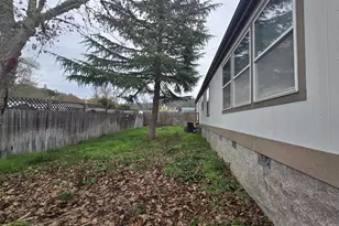 217 NE Peggy Ave, Roseburg, OR 97470 - Photo 22