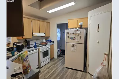 217 NE Peggy Ave, Roseburg, OR 97470 - Photo 8