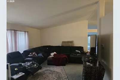 217 NE Peggy Ave, Roseburg, OR 97470 - Photo 4