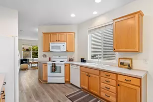 18162 SW Strathmoor St, Beaverton, OR 97007 - Photo 10