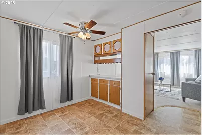 1999 Jansen Way #6, Woodburn, OR 97071 - Photo 10