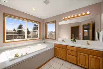 2795 NE Lorie Dr, Hillsboro, OR 97124 - Photo 24