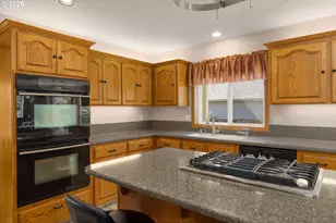 2795 NE Lorie Dr, Hillsboro, OR 97124 - Photo 12