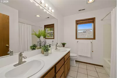 2795 NE Lorie Dr, Hillsboro, OR 97124 - Photo 30