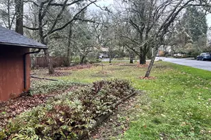 275 W 37th Ave, Eugene, OR 97404 - Photo 4