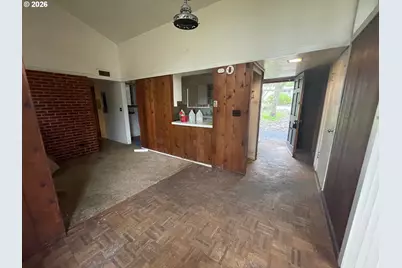 275 W 37th Ave, Eugene, OR 97404 - Photo 10