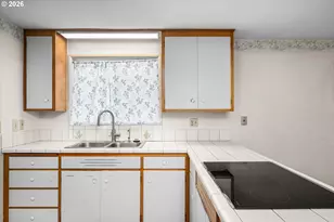 1755 Brentwood Ave, Eugene, OR 97401 - Photo 8