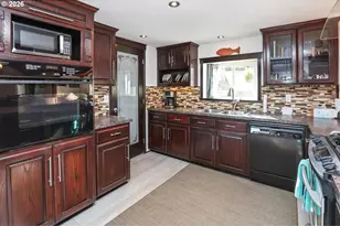 28884 Hillaire St, Eugene, OR 97402 - Photo 10