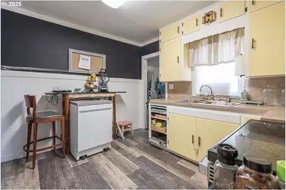 42111 Highway 226, Scio, OR 97374 - Photo 8