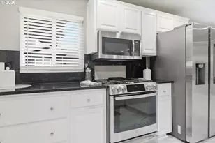 1271 Arcadia Dr, Eugene, OR 97401 - Photo 16