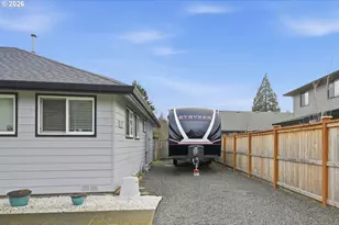 1271 Arcadia Dr, Eugene, OR 97401 - Photo 2