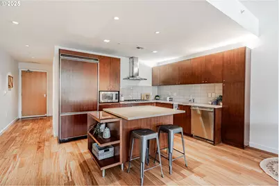 836 S Curry St #1206, Portland, OR 97239 - Photo 12