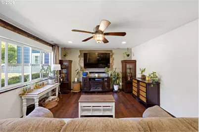 330 NW 12th St, McMinnville, OR 97128 - Photo 8