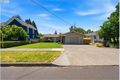 330 NW 12th St, McMinnville, OR 97128 - Photo 2