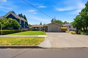 330 NW 12th St, McMinnville, OR 97128 - Photo 2