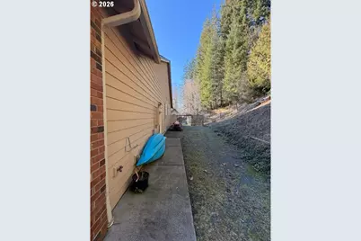 255 Astro Dr, Kelso, WA 98626 - Photo 12