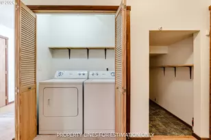 911 N 9th St, Cottage Grove, OR 97424 - Photo 16