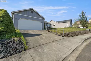 133 Silverado St, Roseburg, OR 97471 - Photo 2