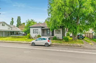 740 S 6th St, Cottage Grove, OR 97424 - Photo 2