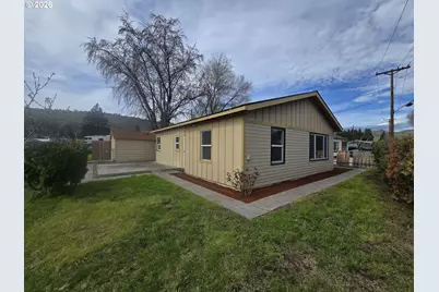 3208 W 7th St, The Dalles, OR 97058 - Photo 2