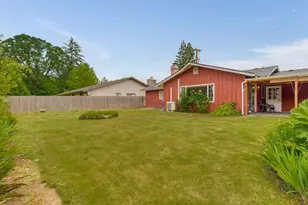 515 SW Brockwood Ave, McMinnville, OR 97128 - Photo 44