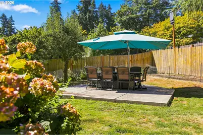 2320 SW Dolph Ct, Portland, OR 97219 - Photo 2