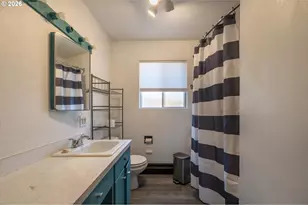 1391 Bayview St, North Bend, OR 97459 - Photo 24