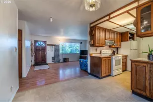 1391 Bayview St, North Bend, OR 97459 - Photo 16