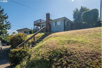 1391 Bayview St, North Bend, OR 97459 - Photo 6