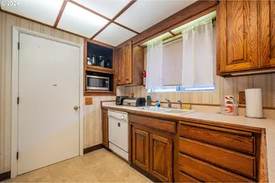 1391 Bayview St, North Bend, OR 97459 - Photo 18