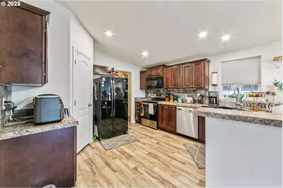 5266 Crystal St NE #233, Salem, OR 97305 - Photo 12