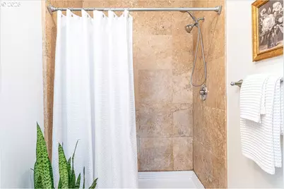 838 SE 38th Ave #209, Portland, OR 97214 - Photo 14