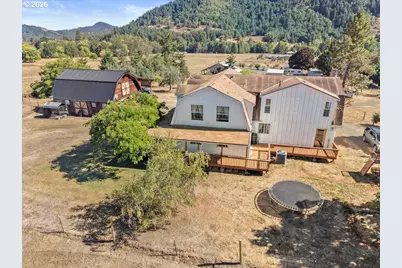 307 Towhee Ln, Tenmile, OR 97481 - Photo 4