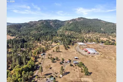 307 Towhee Ln, Tenmile, OR 97481 - Photo 40