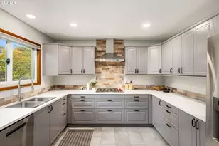 3023 SW Collins Ct, Portland, OR 97219 - Photo 16