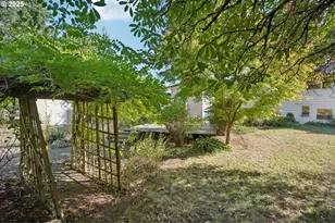 11851 SE Madison St, Portland, OR 97216 - Photo 44