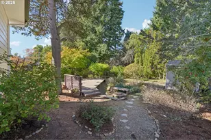 11851 SE Madison St, Portland, OR 97216 - Photo 40