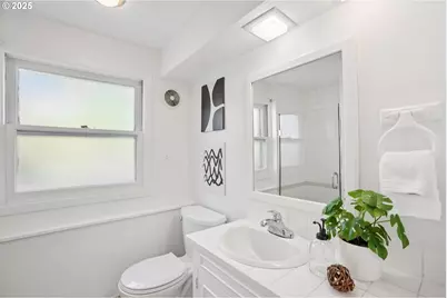 11851 SE Madison St, Portland, OR 97216 - Photo 32