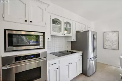 11851 SE Madison St, Portland, OR 97216 - Photo 14