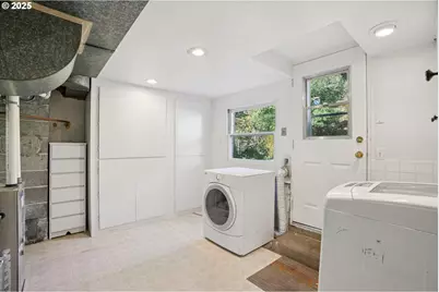 11851 SE Madison St, Portland, OR 97216 - Photo 34