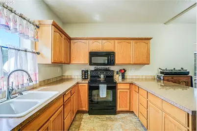 1231 SW 3rd Ave, Mill City, OR 97360 - Photo 12