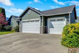 1231 SW 3rd Ave, Mill City, OR 97360 - Photo 8