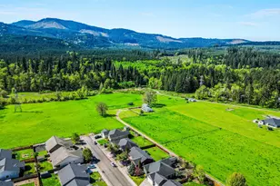 1231 SW 3rd Ave, Mill City, OR 97360 - Photo 4