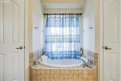 1231 SW 3rd Ave, Mill City, OR 97360 - Photo 36