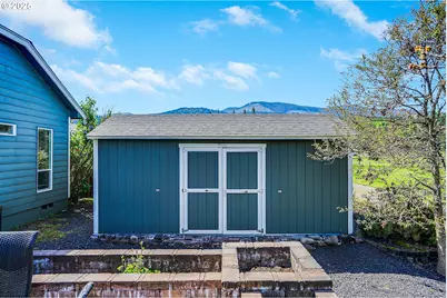1231 SW 3rd Ave, Mill City, OR 97360 - Photo 48